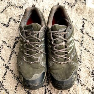 Men’s size 12 North Face hiking boots